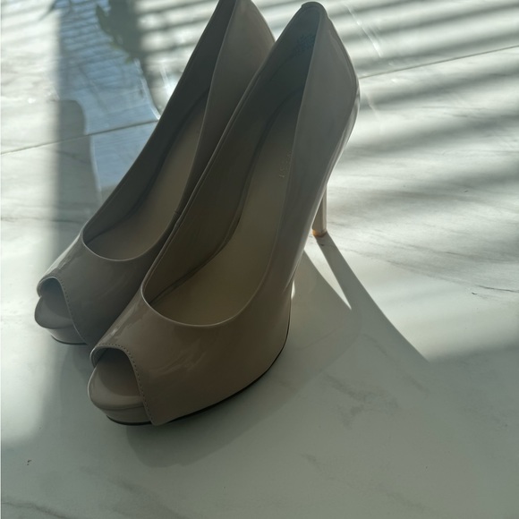 Heels - Picture 5 of 8